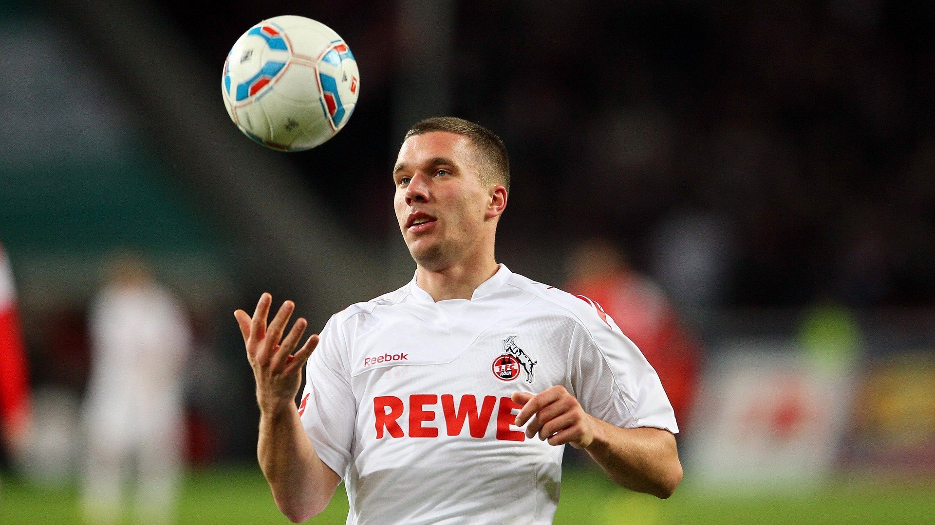 西班牙马术协会与国际马术组织合作，举办青少年马术交流活动，促进国际理解。